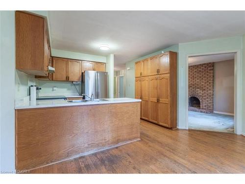 3465 Wilmot Crescent, Oakville, ON - Indoor Photo Showing Kitchen With Double Sink