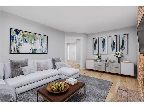 3465 Wilmot Crescent, Oakville, ON - Indoor Photo Showing Living Room