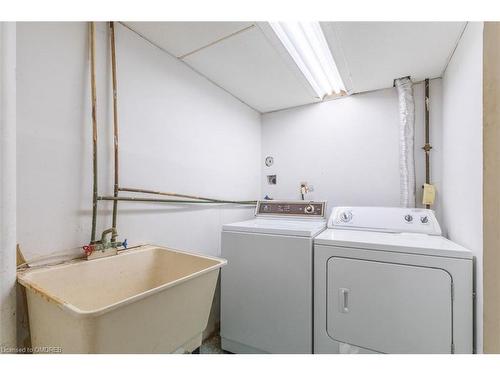 3465 Wilmot Crescent, Oakville, ON - Indoor Photo Showing Laundry Room