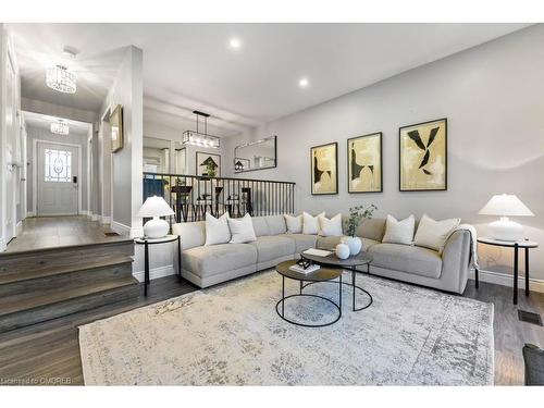 179-2050 Upper Middle Road, Burlington, ON - Indoor Photo Showing Living Room