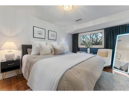 179-2050 Upper Middle Road, Burlington, ON - Indoor Photo Showing Bedroom