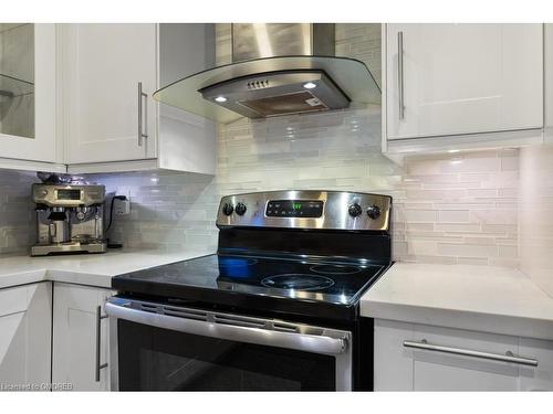 179-2050 Upper Middle Road, Burlington, ON - Indoor Photo Showing Kitchen