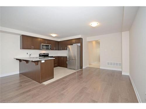 30 Skinner Drive, Guelph, ON - Indoor Photo Showing Kitchen With Stainless Steel Kitchen