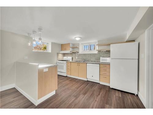 B-36 Ferrara Street, Hamilton, ON - Indoor Photo Showing Kitchen