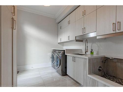 434 Smith Lane, Oakville, ON - Indoor Photo Showing Laundry Room