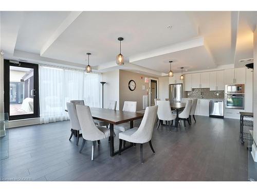 311-128 Garden Drive, Oakville, ON - Indoor Photo Showing Dining Room