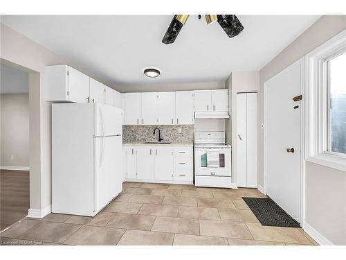 11-8 Eastview Avenue, Hamilton, ON - Indoor Photo Showing Kitchen