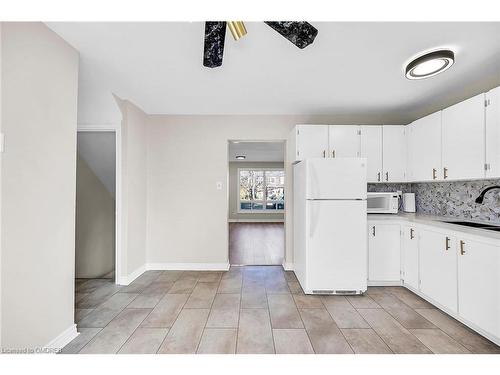 11-8 Eastview Avenue, Hamilton, ON - Indoor Photo Showing Kitchen