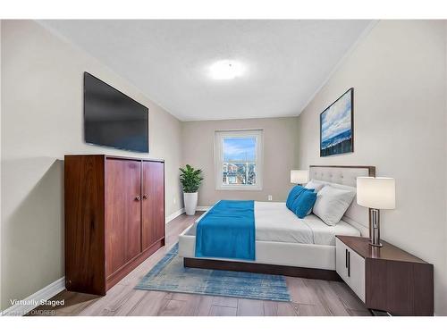 11-8 Eastview Avenue, Hamilton, ON - Indoor Photo Showing Bedroom