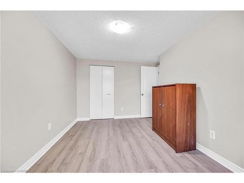 11-8 Eastview Avenue, Hamilton, ON - Indoor Photo Showing Other Room