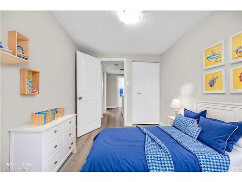 11-8 Eastview Avenue, Hamilton, ON - Indoor Photo Showing Bedroom