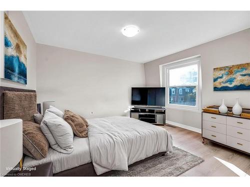 11-8 Eastview Avenue, Hamilton, ON - Indoor Photo Showing Bedroom