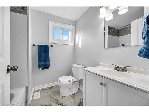 11-8 Eastview Avenue, Hamilton, ON - Indoor Photo Showing Bathroom