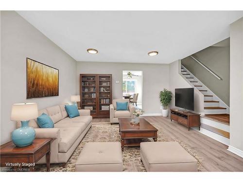 11-8 Eastview Avenue, Hamilton, ON - Indoor Photo Showing Living Room