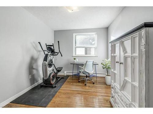 201-81 Charlton Avenue E, Hamilton, ON - Indoor Photo Showing Gym Room