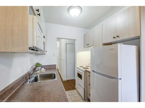 201-81 Charlton Avenue E, Hamilton, ON - Indoor Photo Showing Kitchen