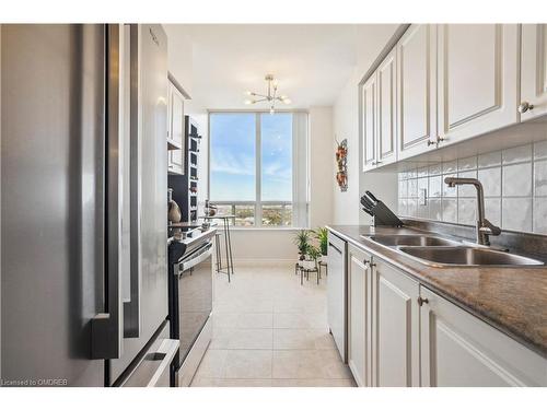 2113-55 Strathaven Drive, Mississauga, ON - Indoor Photo Showing Kitchen With Stainless Steel Kitchen With Double Sink