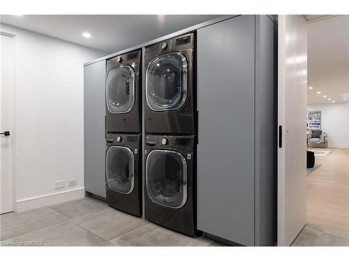 210 Chartwell Road, Oakville, ON - Indoor Photo Showing Laundry Room