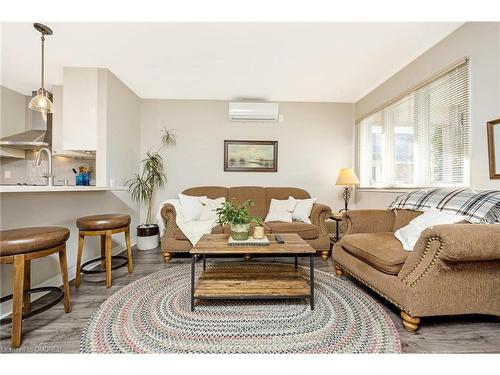 1043 Cawthra Road, Mississauga, ON - Indoor Photo Showing Living Room