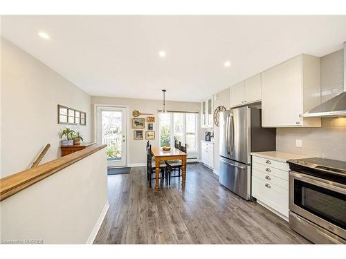 1043 Cawthra Road, Mississauga, ON - Indoor Photo Showing Kitchen