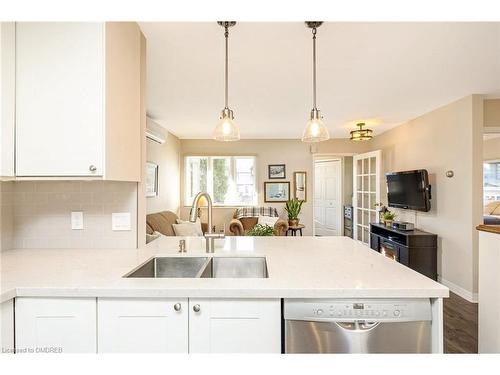 1043 Cawthra Road, Mississauga, ON - Indoor Photo Showing Kitchen