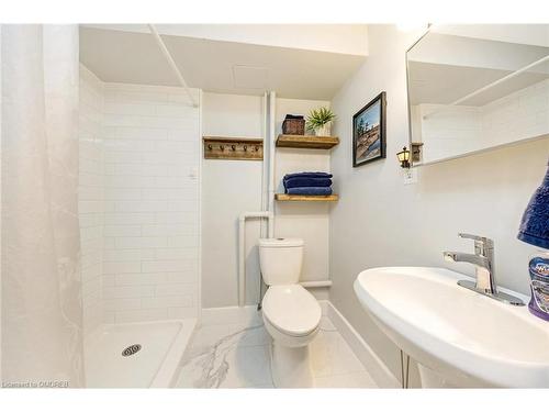 1043 Cawthra Road, Mississauga, ON - Indoor Photo Showing Bathroom