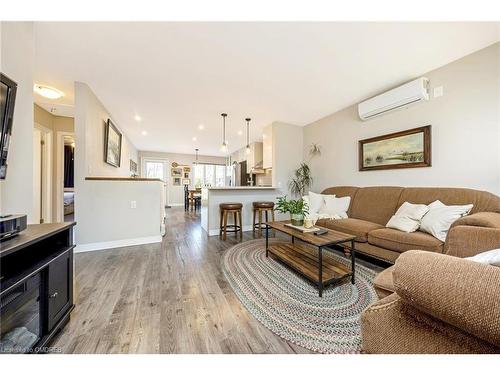 1043 Cawthra Road, Mississauga, ON - Indoor Photo Showing Living Room