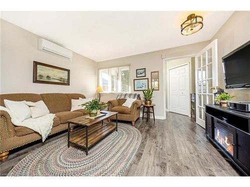 1043 Cawthra Road, Mississauga, ON - Indoor Photo Showing Living Room