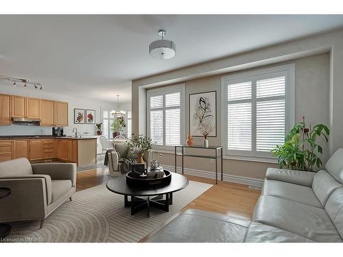 2452 North Ridge Crescent, Oakville, ON - Indoor Photo Showing Living Room