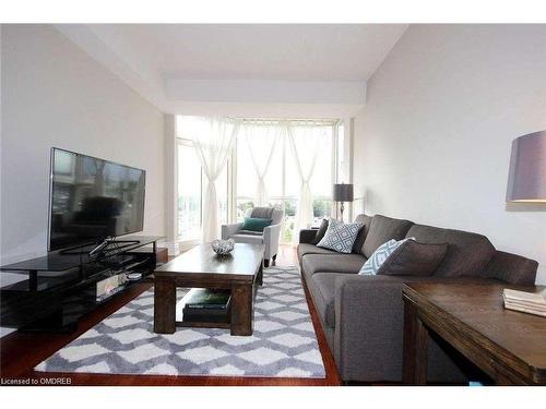 507-60 Old Mill Road, Oakville, ON - Indoor Photo Showing Living Room