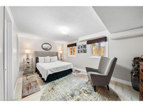 15-2155 Duncaster Drive, Burlington, ON - Indoor Photo Showing Bedroom