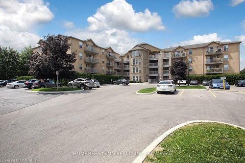 105-1490 Bishops Gate, Oakville, ON - Outdoor With Facade