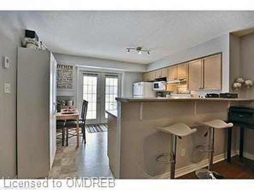 105-1490 Bishops Gate, Oakville, ON - Indoor Photo Showing Kitchen