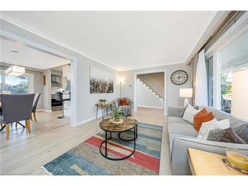 349 Delrex Boulevard, Halton Hills, ON - Indoor Photo Showing Living Room