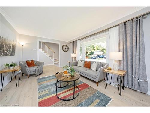 349 Delrex Boulevard, Halton Hills, ON - Indoor Photo Showing Living Room