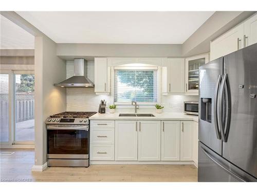 349 Delrex Boulevard, Halton Hills, ON - Indoor Photo Showing Kitchen With Stainless Steel Kitchen With Double Sink With Upgraded Kitchen