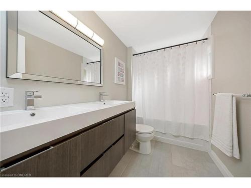 349 Delrex Boulevard, Halton Hills, ON - Indoor Photo Showing Bathroom