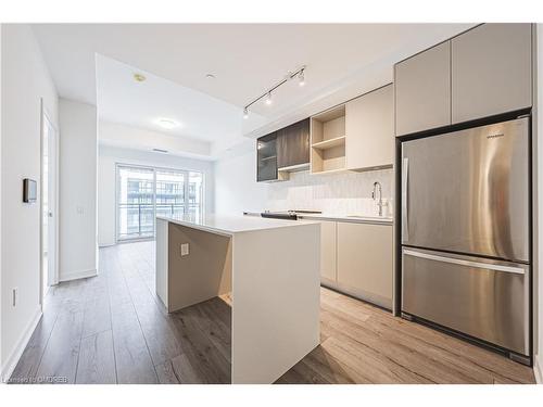 721-395 Dundas Street W, Oakville, ON - Indoor Photo Showing Kitchen With Stainless Steel Kitchen