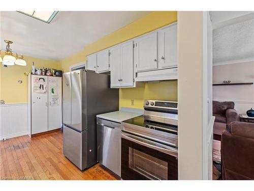 75 Maureen Avenue, Welland, ON - Indoor Photo Showing Kitchen