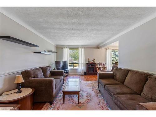 75 Maureen Avenue, Welland, ON - Indoor Photo Showing Living Room