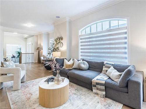 95 Viva Gardens Gardens, Oakville, ON - Indoor Photo Showing Living Room