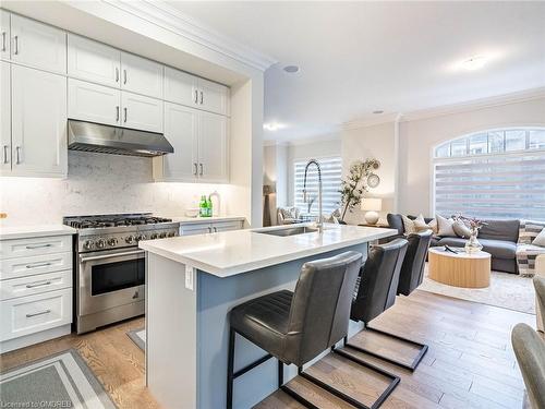 95 Viva Gardens Gardens, Oakville, ON - Indoor Photo Showing Kitchen With Upgraded Kitchen