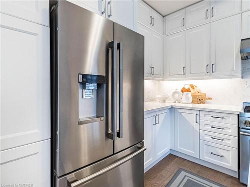 95 Viva Gardens Gardens, Oakville, ON - Indoor Photo Showing Kitchen With Upgraded Kitchen