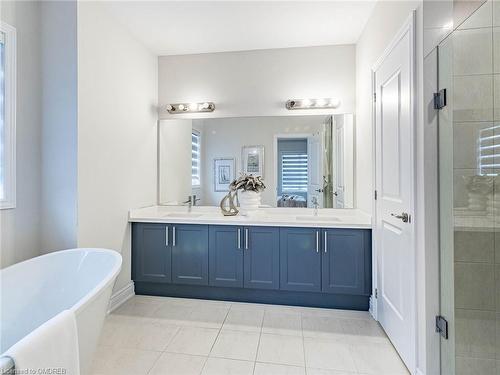 95 Viva Gardens Gardens, Oakville, ON - Indoor Photo Showing Bathroom