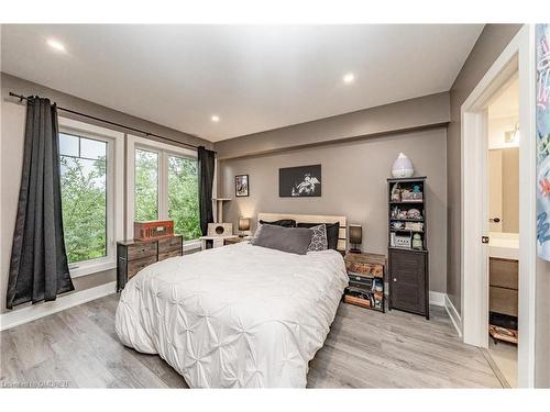 102-4 Tree Tops Lane, Huntsville, ON - Indoor Photo Showing Bedroom