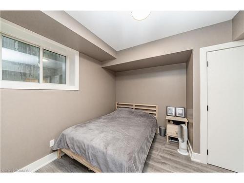 102-4 Tree Tops Lane, Huntsville, ON - Indoor Photo Showing Bedroom