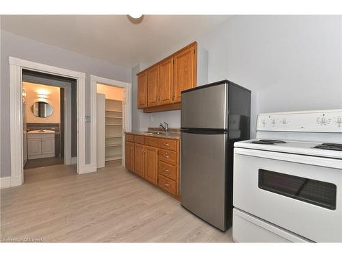 870 Queens Avenue, London, ON - Indoor Photo Showing Kitchen