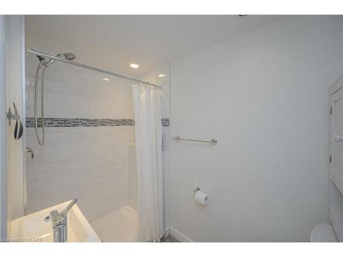 374 Spruce Street, Oakville, ON - Indoor Photo Showing Bathroom