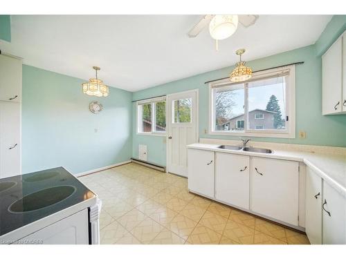 1499 Seaview Drive, Mississauga, ON - Indoor Photo Showing Kitchen With Double Sink