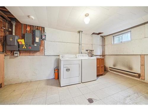 1499 Seaview Drive, Mississauga, ON - Indoor Photo Showing Laundry Room